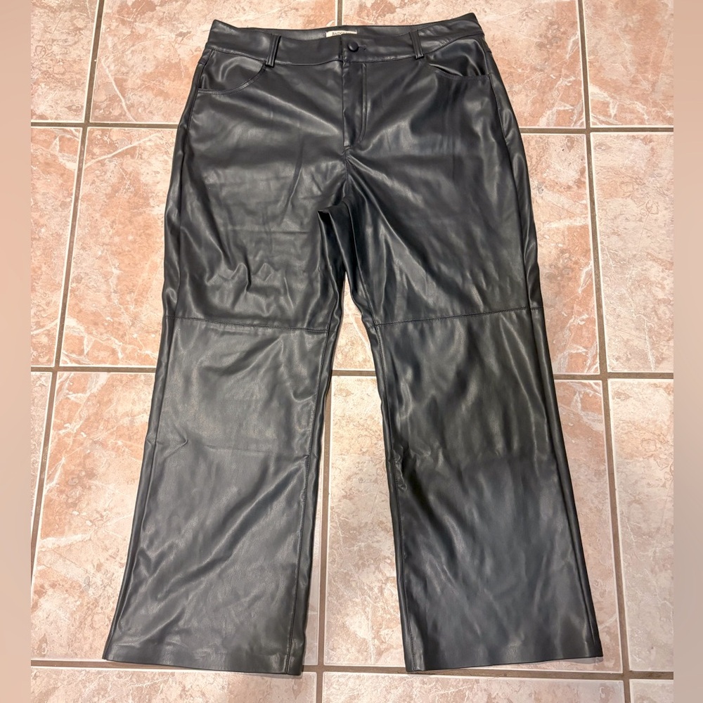 3/$25 Badgley Mischka vegan Leather grunge biker ankle Pants alt punk office